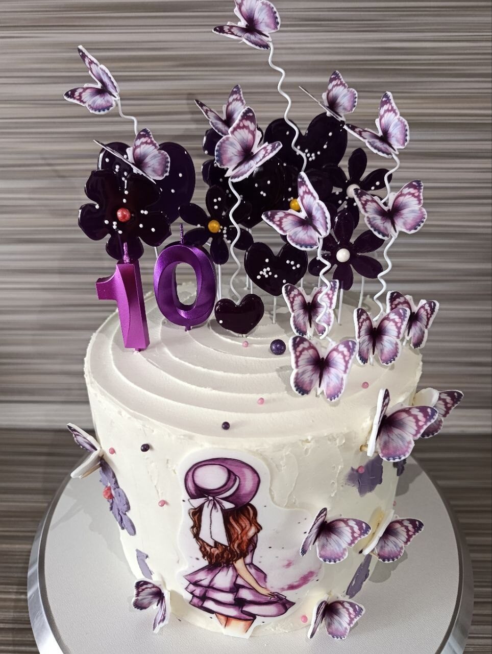 Торт на 10 лет с фиолетовыми бабочками